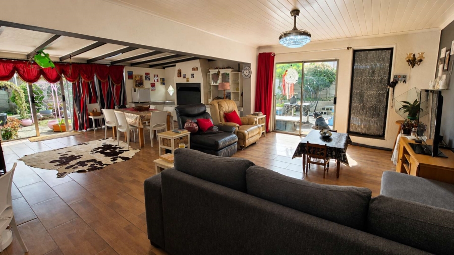 6 Bedroom Property for Sale in Protea Heights Western Cape